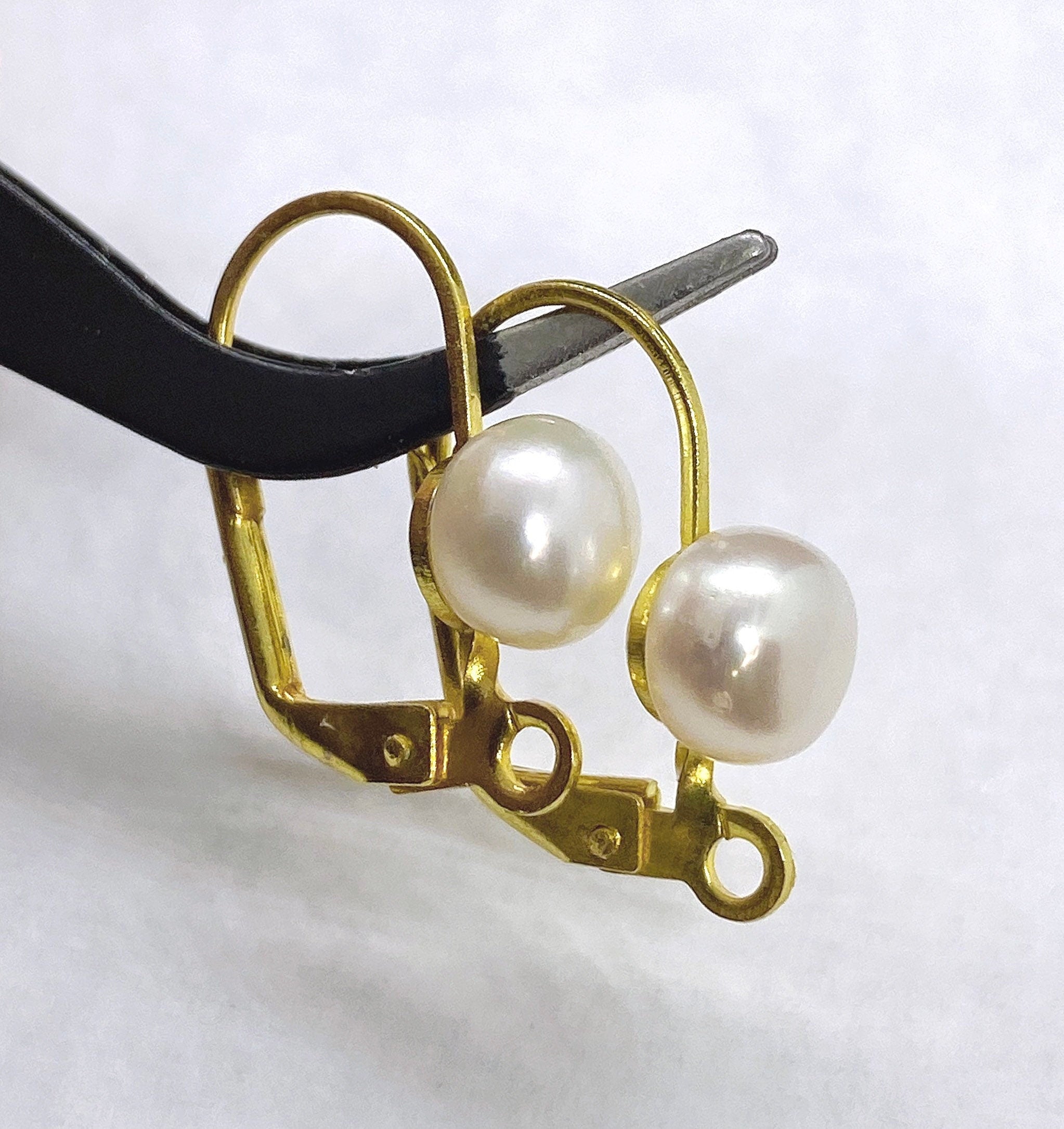 18k yellow Gold plated over Copper Lever Back Earring Wire with 7mm round freshwater pearl and Loop - Nickel Free - pair 2 Pc -F9121