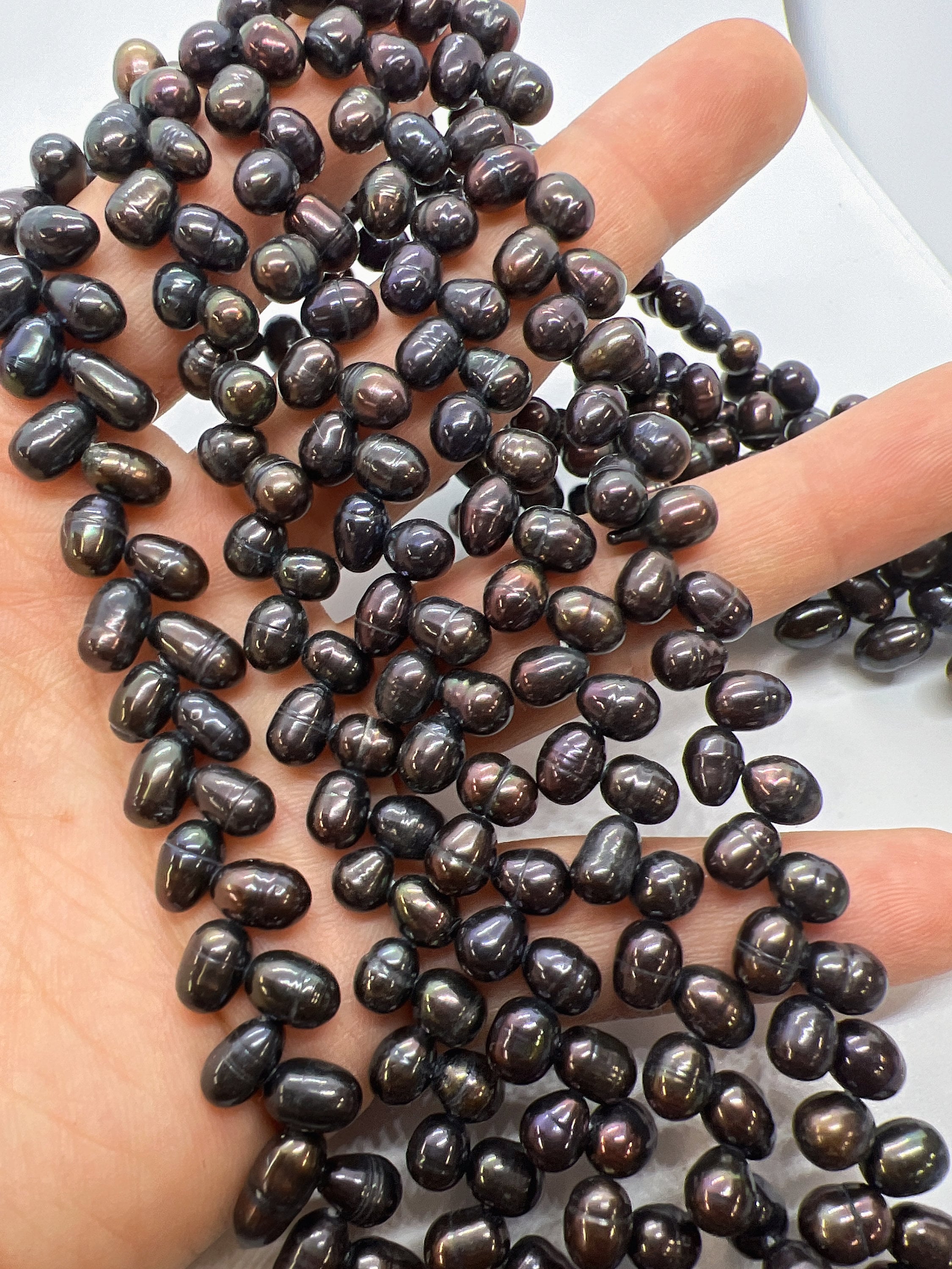 A~AA 6mmx7-8mm top drilled Wheat Pearl Freshwater Pearl, peacock black loose pearl beads----15" full strand 90+ pc dancing pearl for design