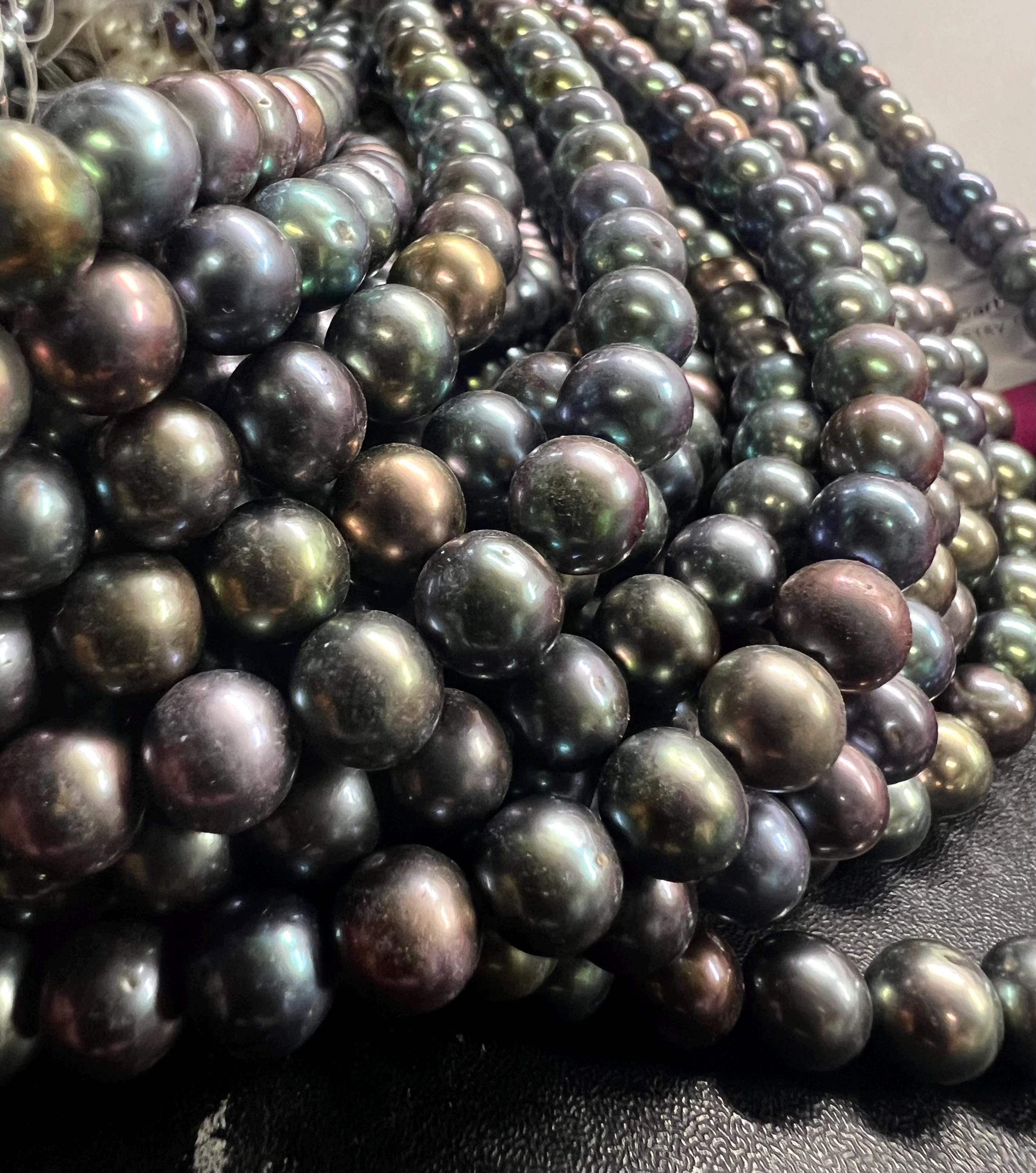 AAA quality 7-8mm Rare metallic Rainbow Peacock Round Freshwater Pearl, Genuine Tahiti Peacock blue Cultured Pearl 15" Strand #RS2107 NEW