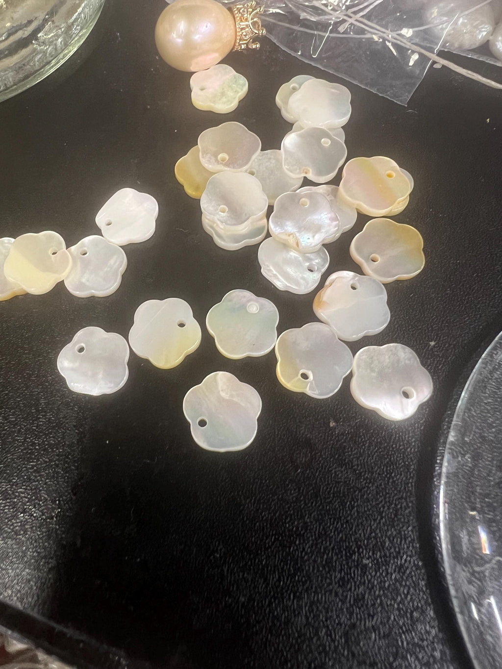 2PC pair 11mm Mother of Pearl Beads, shinning natural Ivory White south sea butterfly shell beads charm for DIY, flower Charm Raw pearl